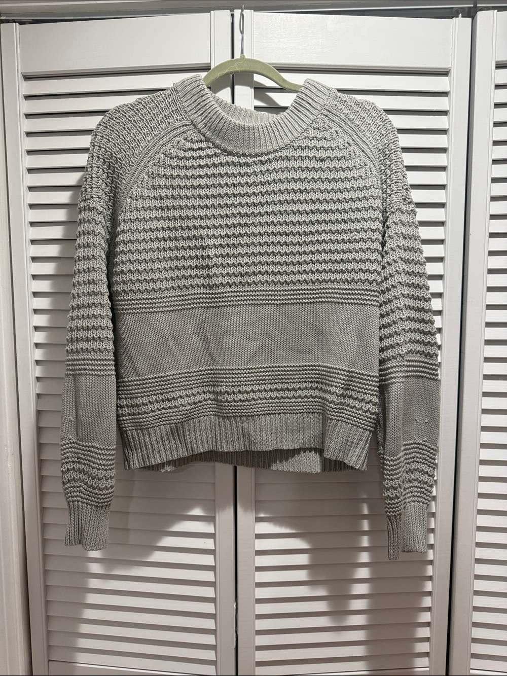 Universal Thread Light Gray Textured Crewneck Sweater